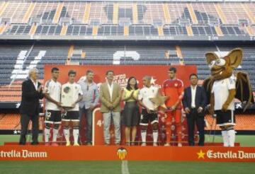 Presentación de los nuevos jugadores del Valencia: Santi Mina, Bakkali, Danilo Barbosa y Mathew Ryan.