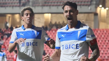 Futbol, Union La Calera vs Universidad Catolica.
Fecha 15, Liga de Primera 2025
El jugador de Universidad Catolica Fernando Zampedri, izquierda, celebra tras marcar un gol contra Union La Calera durante el partido de primera division disputado en el estadio en el estadio Nicolas Chahuan en La Calera, Chile.
20/06/2025
Dragomir Yankovic/Photosport
Football, Union La Calera vs Universidad Catolica
15th turn, Division League 2025
Universidad CatolicaÕs player Fernando Zampedri, left, celebrates after scoring against Union La Calera during the first division match held at the Nicolas Chahuan stadium in La Calera , Chile.
20/06/2025
Dragomir Yankovic/Photosport