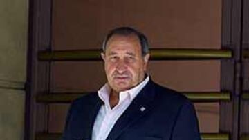 <b>NO LO QUIERE.</B>Gil y Gil no llega a un acuerdo con el argentino.