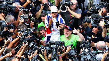 Lewis Hamilton celebra el cuarto título en México.