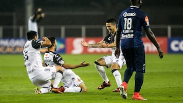 Los caninos no mostraron su mejor f&uacute;tbol, pero lograron la victoria en calidad de visitante. El juego pas&oacute; por una fuerte lluvia y tuvo que ser suspendido por 55 minutos por tormenta el&eacute;ctrica