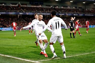 Disparo de Mbappé que rechaza Bizot, apareciendo un atento e insaciable Rodrygo para cazar el rechace, mandarla a guarda y firmar su doblete esta noche.