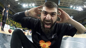 El veterano alero griego Kostas Vasileiadis (37 a&ntilde;os) vuelve al baloncesto espa&ntilde;ol tras firmar hasta final de temporada con el UCAM Murcia. En la foto, durnate su etapa en Bilbao.