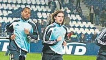 <b>EMPEZARON. </b>Schuster quiere que los últimos en incorporarse cojan la forma pronto y por eso se entrenaron al terminar el partido.