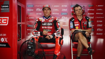 Marc Márquez, en el box del Ducati Lenovo.