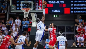 Poland's center #17 Dominik Olejniczak (L), France's small forward #03 Timothe Luwawu-Cabarrot (2nd L), France's power forward #07 Guerschon Yabusele (C), Poland's shooting guard #15 Kamil Laczynski (2nd R) and France's point guard #00 Sylvain Francisco vie during the FIBA EuroBasket 2025 Group D basketball match between France and Poland at the Spodek Arena in Katowice, Poland on September 2, 2025.