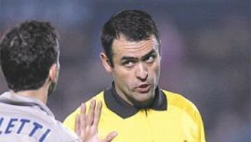 <b>DESDE EL LADO OSCURO. </b>Pino llega a Anoeta después de sus 'faenas' en Son Moix y en el Camp Nou.