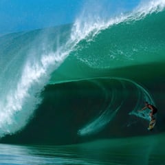 El vídeo definitivo: las olas más grandes de la última década en Teahupoo