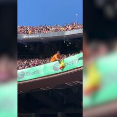 El Barça aclara la retirada de una bandera de España con el escudo del Atlético