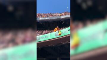 El Barça aclara la retirada de una bandera de España con el escudo del Atlético