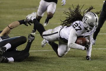 Las imágenes del último MNF entre los Eagles y Raiders