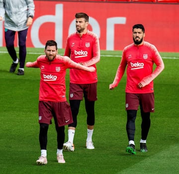Leo Messi, Gerard Piqué and Luis Suárez during Monday's session at Anfield