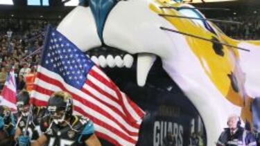 Los Jaguars saltan al campo en Wembley antes de su partido contra los Cowboys de la temporada pasada.