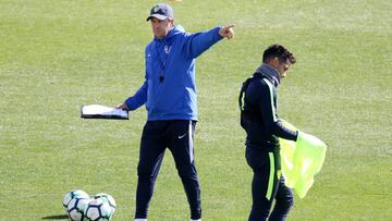 José González, dando instrucciones en un entrenamiento.