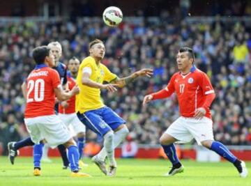 Neymar, Gary Medel y Charles Aranguiz