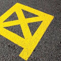 El significado de la señal de tráfico cada vez más frecuente en los municipios españoles