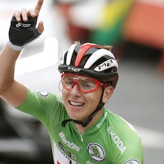 Pogacar hace historia en la Vuelta con tres triunfos en alto