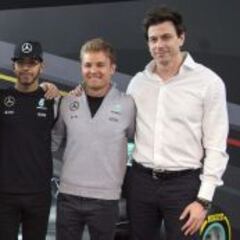 Hamilton: "Ferrari ha mejorado y tendremos una batalla real"