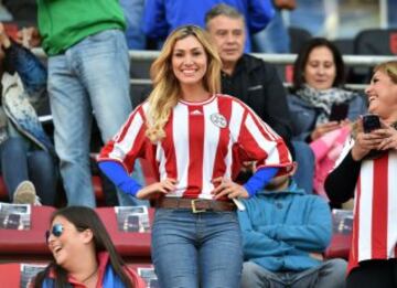 La belleza y los colores tiñeron las gradas en la primera fase de Copa América. 