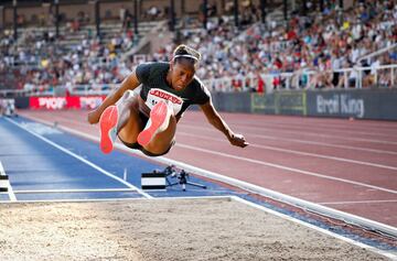 Lorraine Ugen de Gran Bretaña durante la IAAF Athletics Diamond League. 