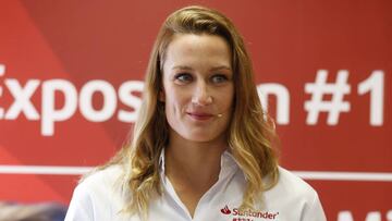 Mireia Belmonte, durante la inauguraci&oacute;n de la exposici&oacute;n sobre su figura en el Santander Work Caf&eacute; del Banco Santander.