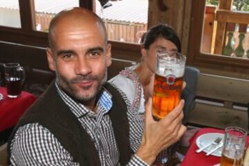 MUNICH, GERMANY - SEPTEMBER 30:  Josep Guardiola, head coach of FC Bayern Muenchen attends with his wife Cristina Guardiola the Oktoberfest 2015 Beerfestival at Kaefer Wiesenschaenke at Theresienwiese on September 30, 2015 in Munich, Germany.  (Photo by Alexander Hassenstein/Bongarts/Getty Images)