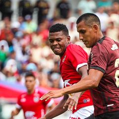 Universitario, sofocado y derrotado