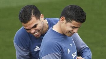 28/02/17
ENTRENAMIENTO DEL REAL MADRID
JAMES RODRIGUEZ Y KEPLER LAVERAN LIMA FERREIRA PEPE LUSO