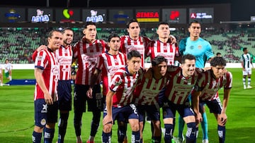 Guadalajara team group during the 16th round match between Santos and Guadalajara as part of the Liga BBVA MX, Torneo Apertura 2024 at TSM Corona Stadium on November 05, 2024 in Torreon, Coahuila, Mexico.