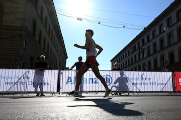 El murciano Miguel ?ngel L¨®pez (34 a?os) ha conseguido el oro en los 35 km marcha en el Europeo disputado en la capital alemana.