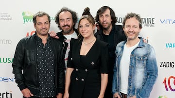 MADRID, SPAIN - JUNE 25: (L-R) Alvaro Fuentes, Xabi San Martin, Leire Martinez, Haritz Garde and Pablo Benegas of 'La Oreja de Van Gogh' pop band attend the Cadena 100 30th anniversary concerts photocall at the Wanda Metropolitano Stadium on June 25, 2022 in Madrid, Spain. (Photo by Carlos Alvarez/WireImage)