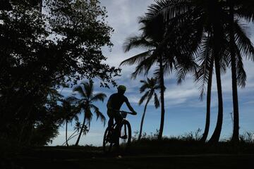 El ciclista de Costa Rica Glen Treminio a su paso por la localidad de Limón. 