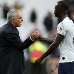 Mourinho gana en su debut con Davinson de titular en Tottenham