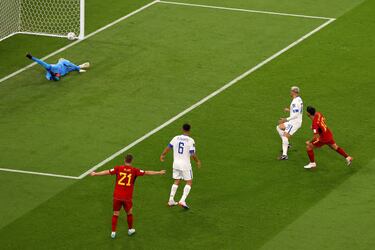 Asistencia de Jordi Alba, con un gran envío al área, que remata Marco Asensio con un disparo con rosca al palo largo, para superar a Keylor Navas.