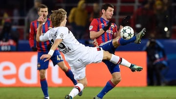 Un gol de Natcho complica la clasificaci¨®n al Leverkusen