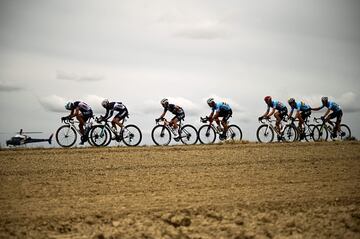 El pelotón durante la carrera.