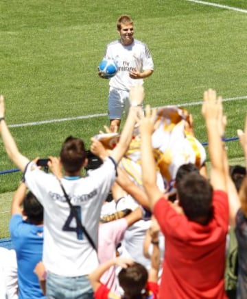 Condenado por un fallo que costó un gol al Madrid en Champions ante el Borussia Dortmund, cuando él apenas tuvo culpa de la jugada. A ojos de la afición, eso le señaló para siempre. Regresó a la Real Sociedad, club desde el que vino al Madrid