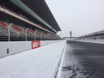 Montmeló despertó nevado en el tercer día de test de F1