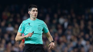 Busquets Ferrer pitará el Betis-Sevilla