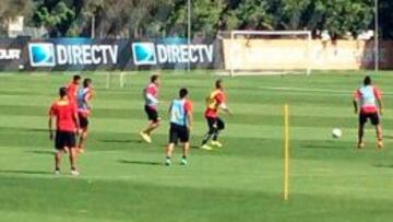 Arturo Vidal se divirtió esta mañana en el entrenamiento de Colo Colo.