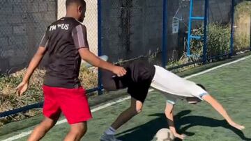 Atención a este creativo regate que se ha vuelto viral