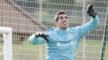 Iraizoz durante un entrenamiento con el Valencia. 