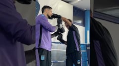 Arias se enfrenta a su DT Costas de una forma nunca vista... ¡arriba del ring!