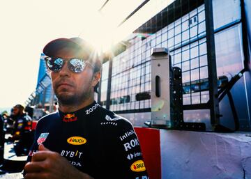 Sergio Pérez antes del inicio del esprint en el circuito de Bakú.