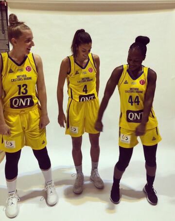 Base - Castors Braine. Segundo año en Bélgica. En la Liga Dia formó parte del Avenida y el Girona, entre otros.