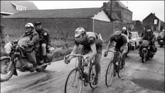 Eddy Merck en la disputa de una Par&iacute;s - Roubaix en 1973.