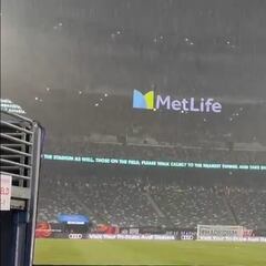Shocking footage: MetLife Stadium view under the intense rain that forced the delay of El Clásico