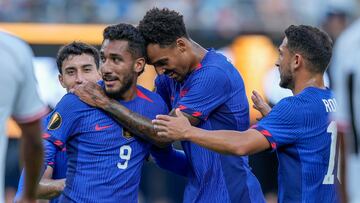 Jesús Ferreira celebrando un de sus goles junto a sus compañeros en la victoria de Estados Unidos sobre Trinidad y Tobago por Copa Oro.