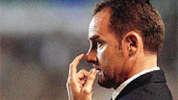 <b>AMBICIOSO</B>. El técnico del Betis espera que el equipo tome fuerza eliminando al Auxerre.