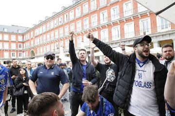 Los seguidores del Chelsea llenan el centro de Madrid